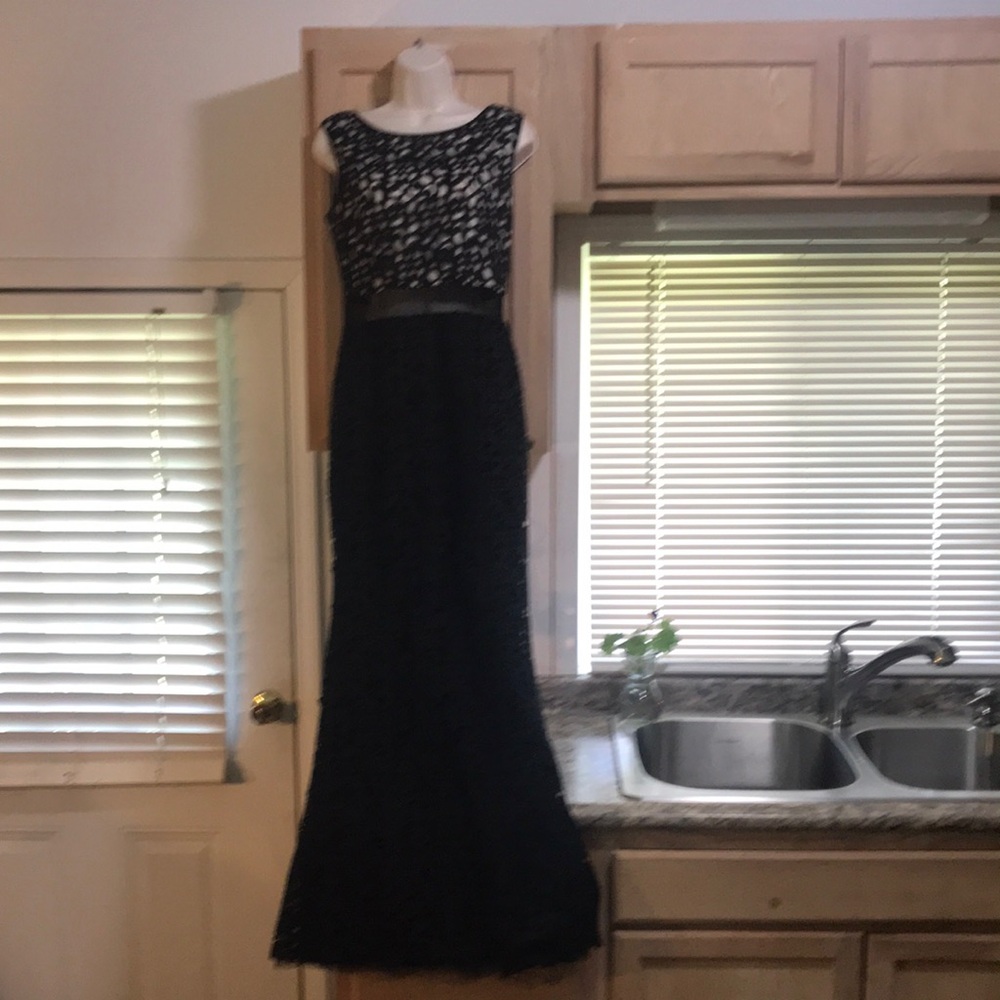Xscape Black Lace Maxi Gown - Picture 8 of 8